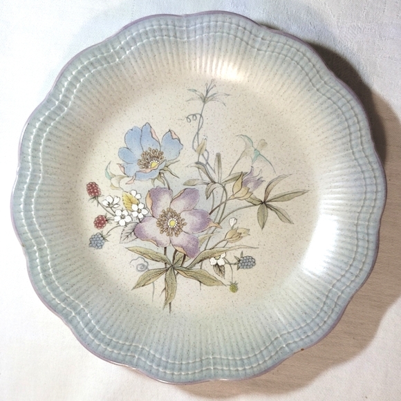 Mikasa Grand Manner "Celebration" Floral Salad/Dessert Plates - Picture 4 of 14